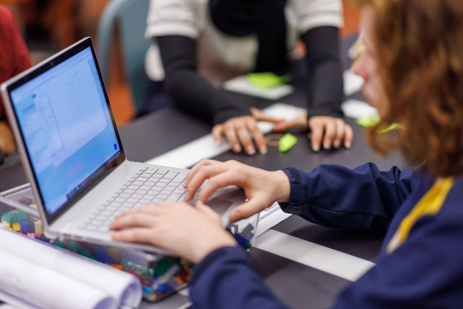 STEM Holiday Workshop for Young People - Auslan & English